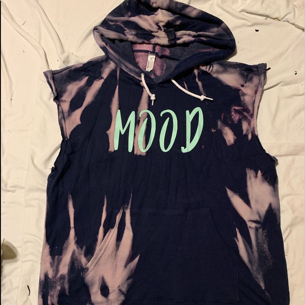 Short sleeve bleached light weight sweat shirt